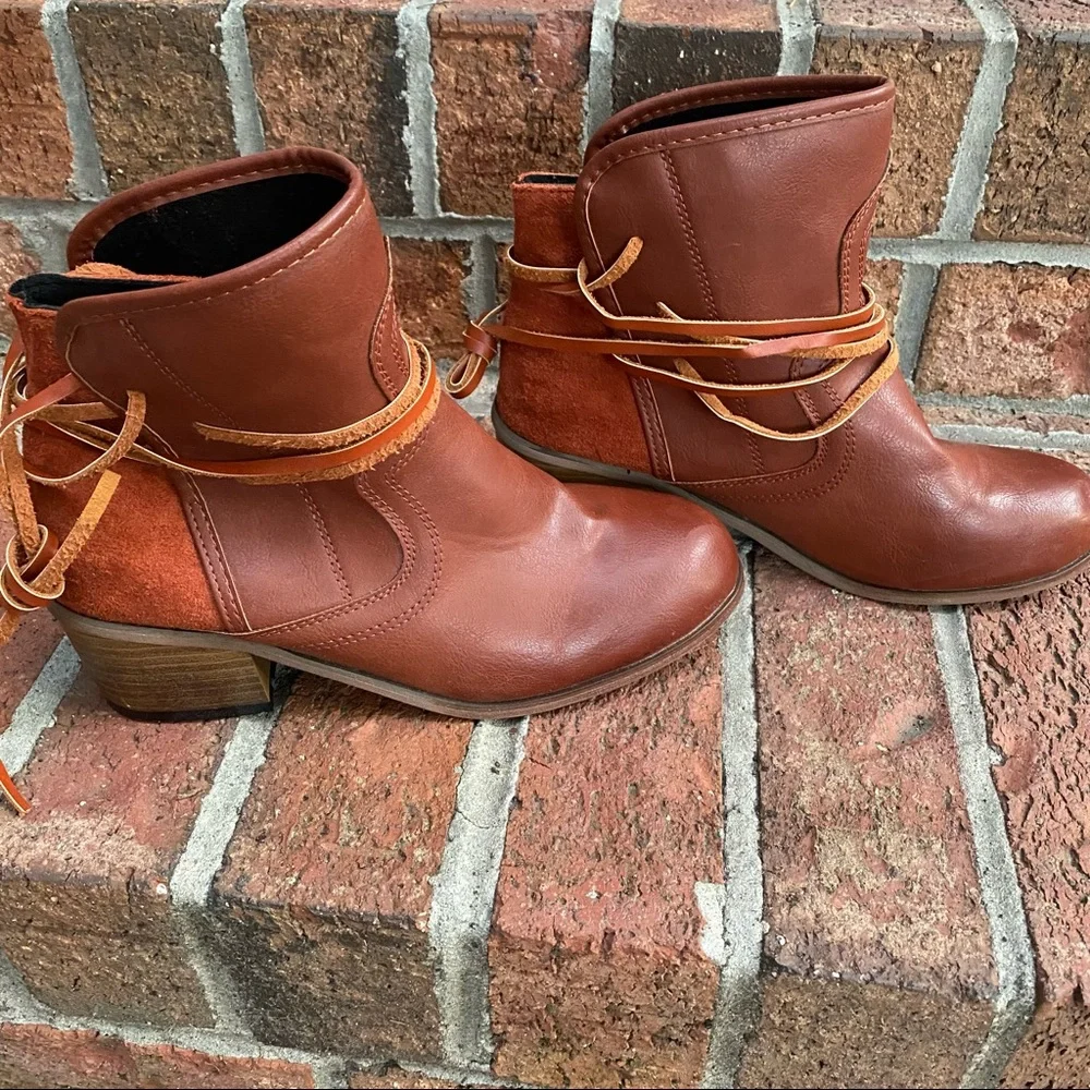 Boutique cognac western boots. Sz 6.5 Leather wraps faux leather and sue… - Picture 1 of 14